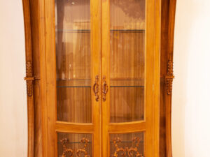 Classic display cabinet