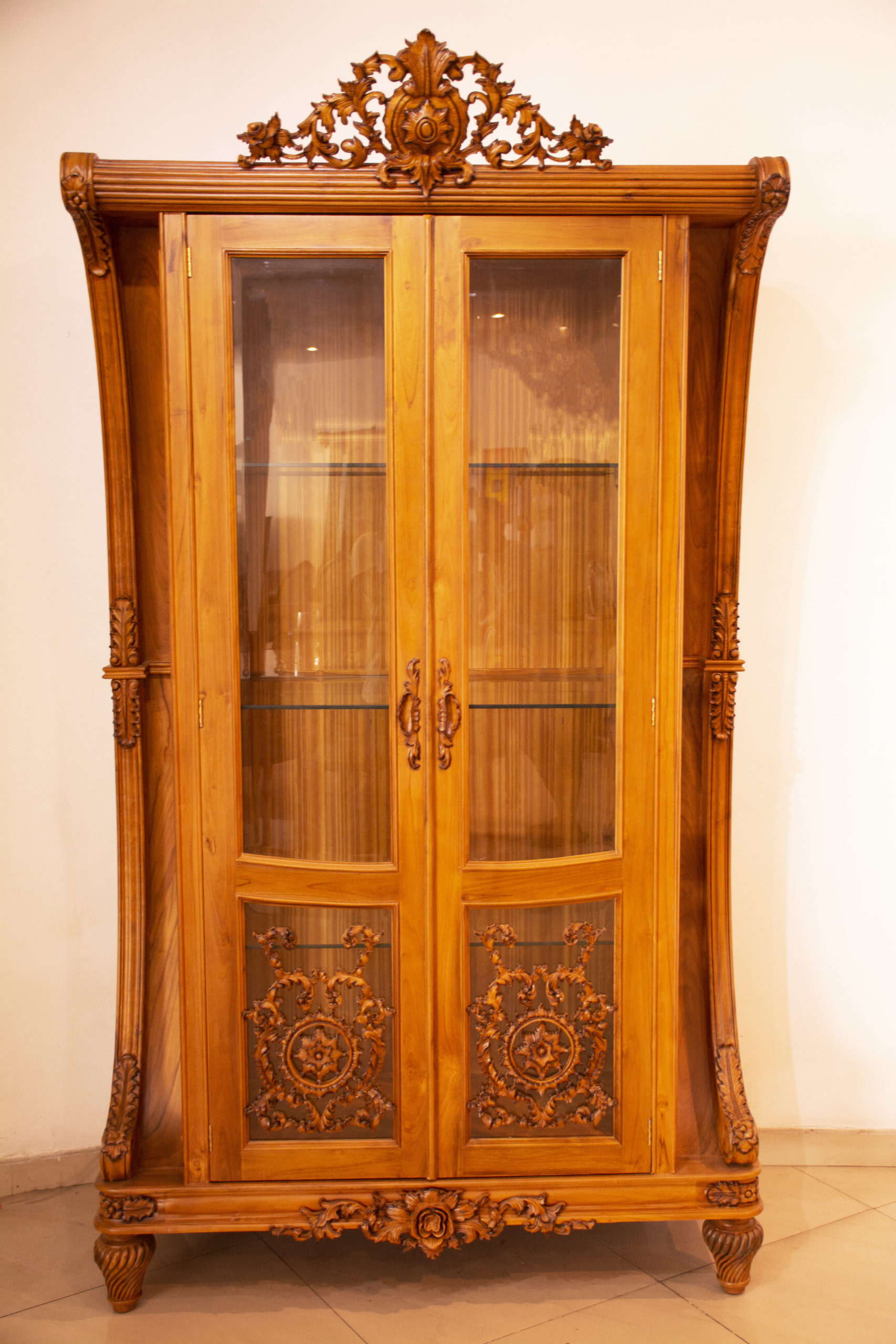 Classic display cabinet