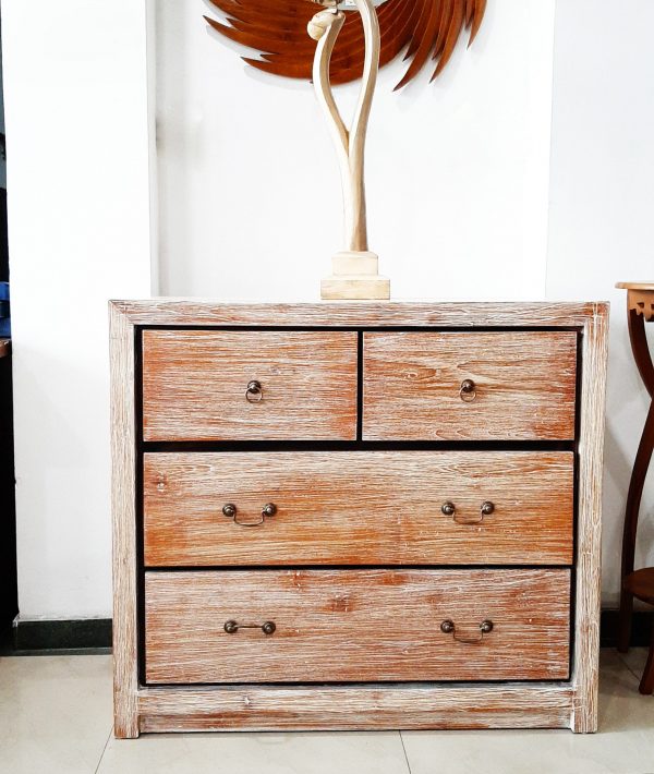 Rustic chest of Drawer